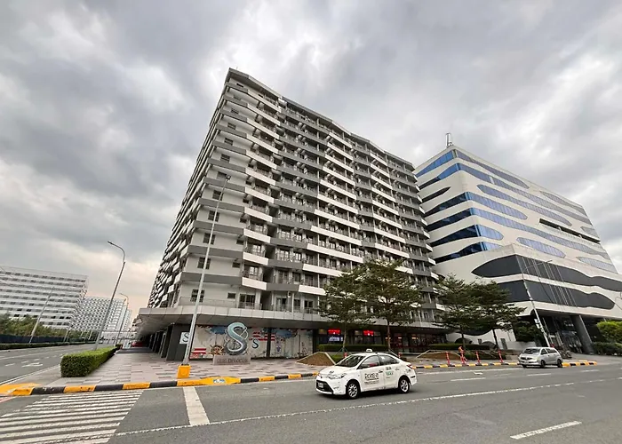 Vera's Place In Mall Of Complex Apartment