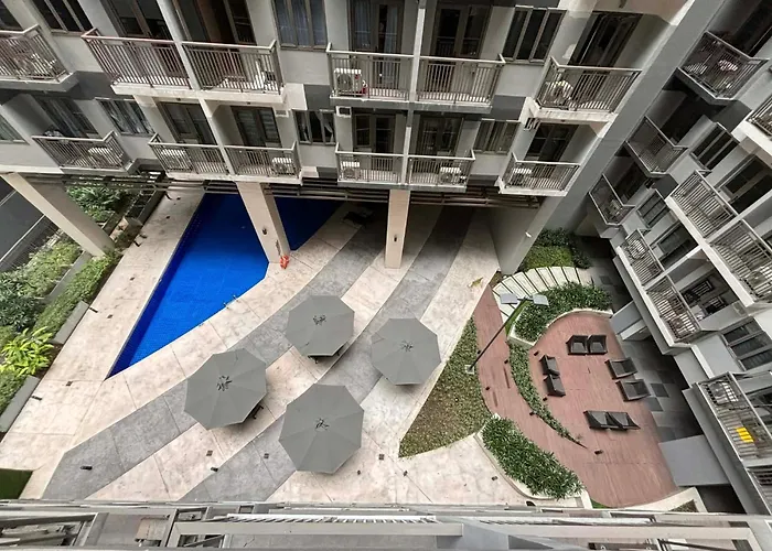 Apartment Vera's Place In Mall Of Complex *