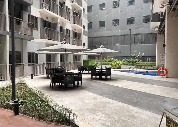 Vera's Place In Mall Of Complex Apartment